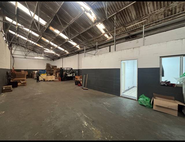 245M² WAREHOUSE TO LET IN EPPING INDUSTRIAL